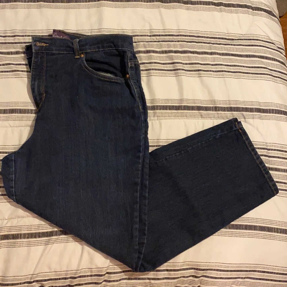 Women’s Gloria Vanderbilt jeans.
